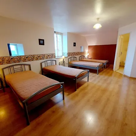 Les Preaux Holiday home *